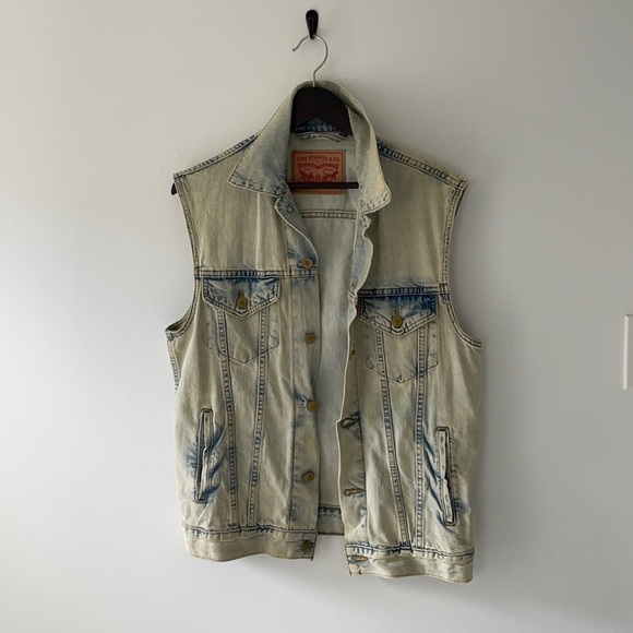 Levi’s distressed denim vest - Picture 1 of 2